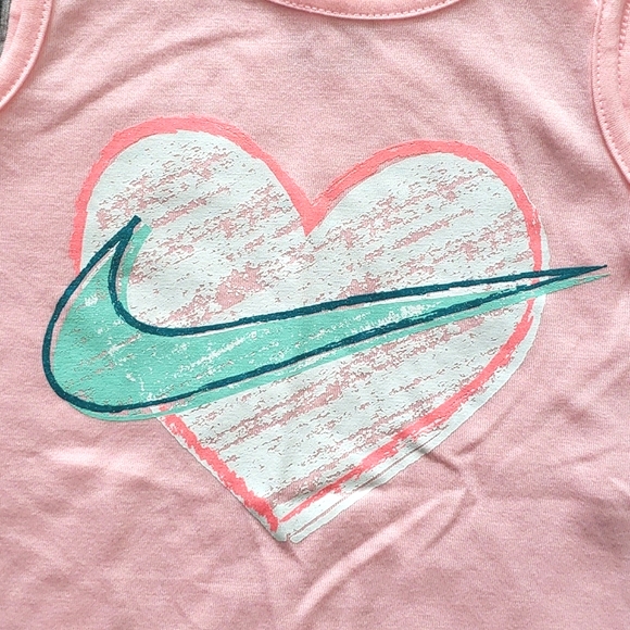 **Size 24M Only**Nike Little Girls Heart Logo Graphic Bike Short Set - Picture 4 of 13